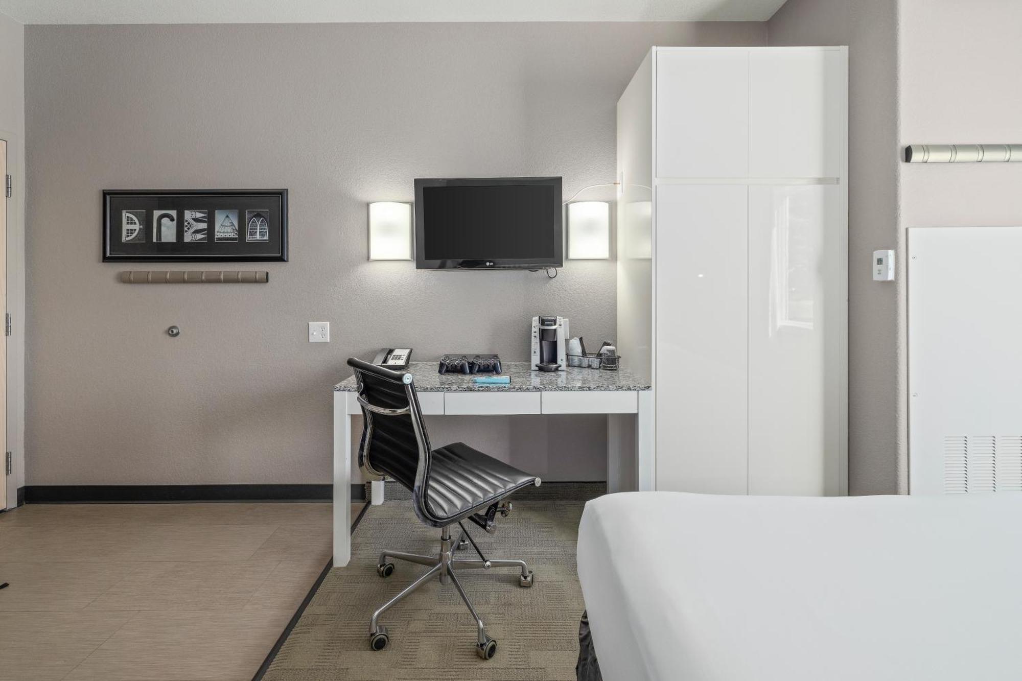 Home Inn Медисин-Хат Экстерьер фото